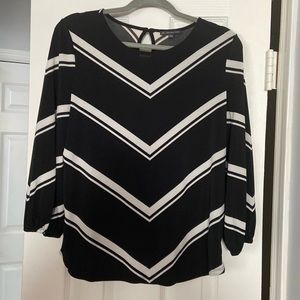 Adrianna Papell black and white 3/4 sleeve tunic top. Medium